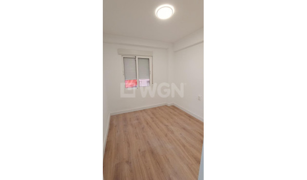 Odsprzedaż - Mieszkanie w bloku - Torrevieja - Centro