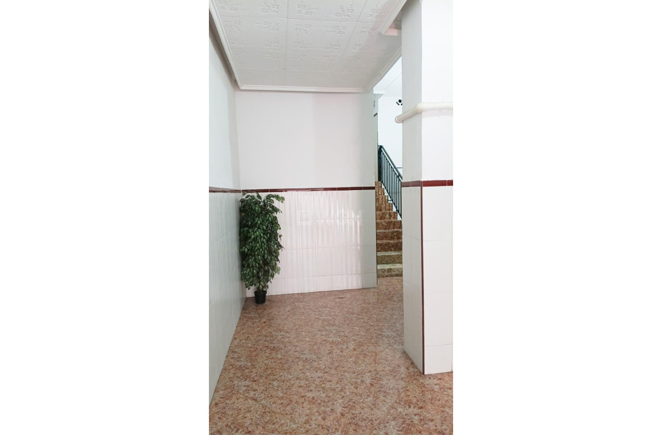 Odsprzedaż - Mieszkanie w bloku - Torrevieja - Centro
