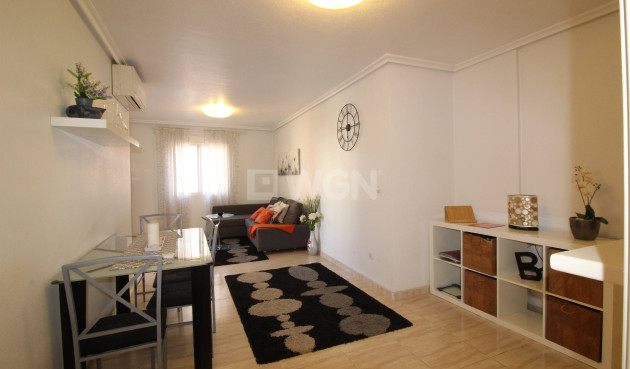 Odsprzedaż - Mieszkanie w bloku - Torrevieja - Centro