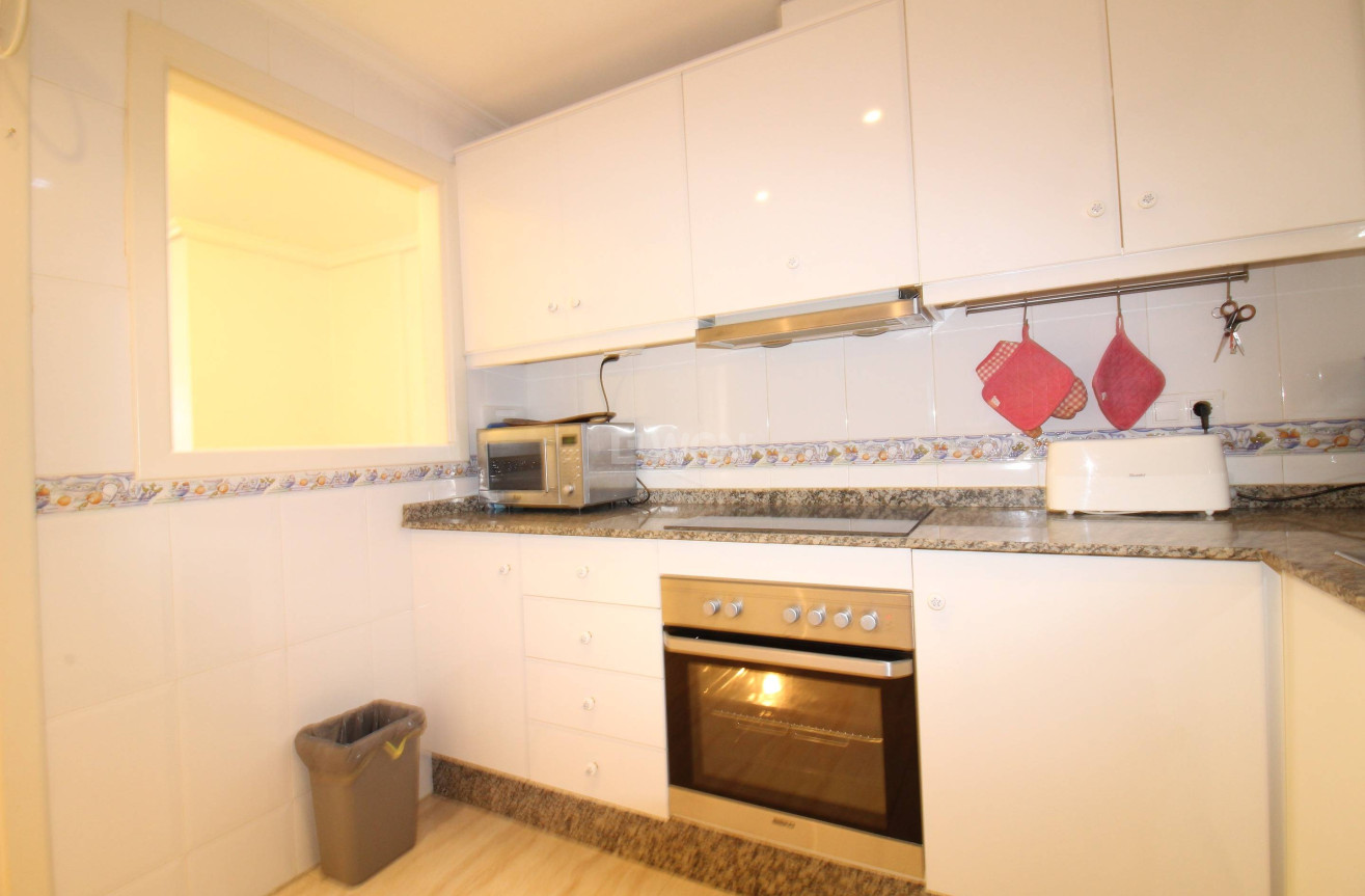 Odsprzedaż - Mieszkanie w bloku - Torrevieja - Centro