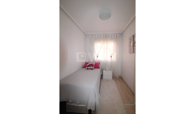 Odsprzedaż - Mieszkanie w bloku - Torrevieja - Centro