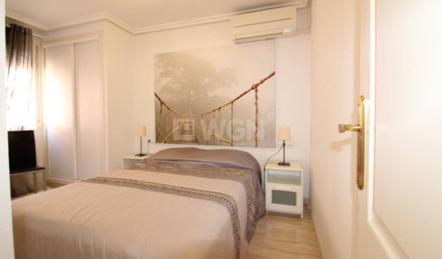Odsprzedaż - Mieszkanie w bloku - Torrevieja - Centro