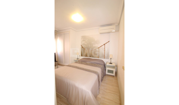 Odsprzedaż - Mieszkanie w bloku - Torrevieja - Centro