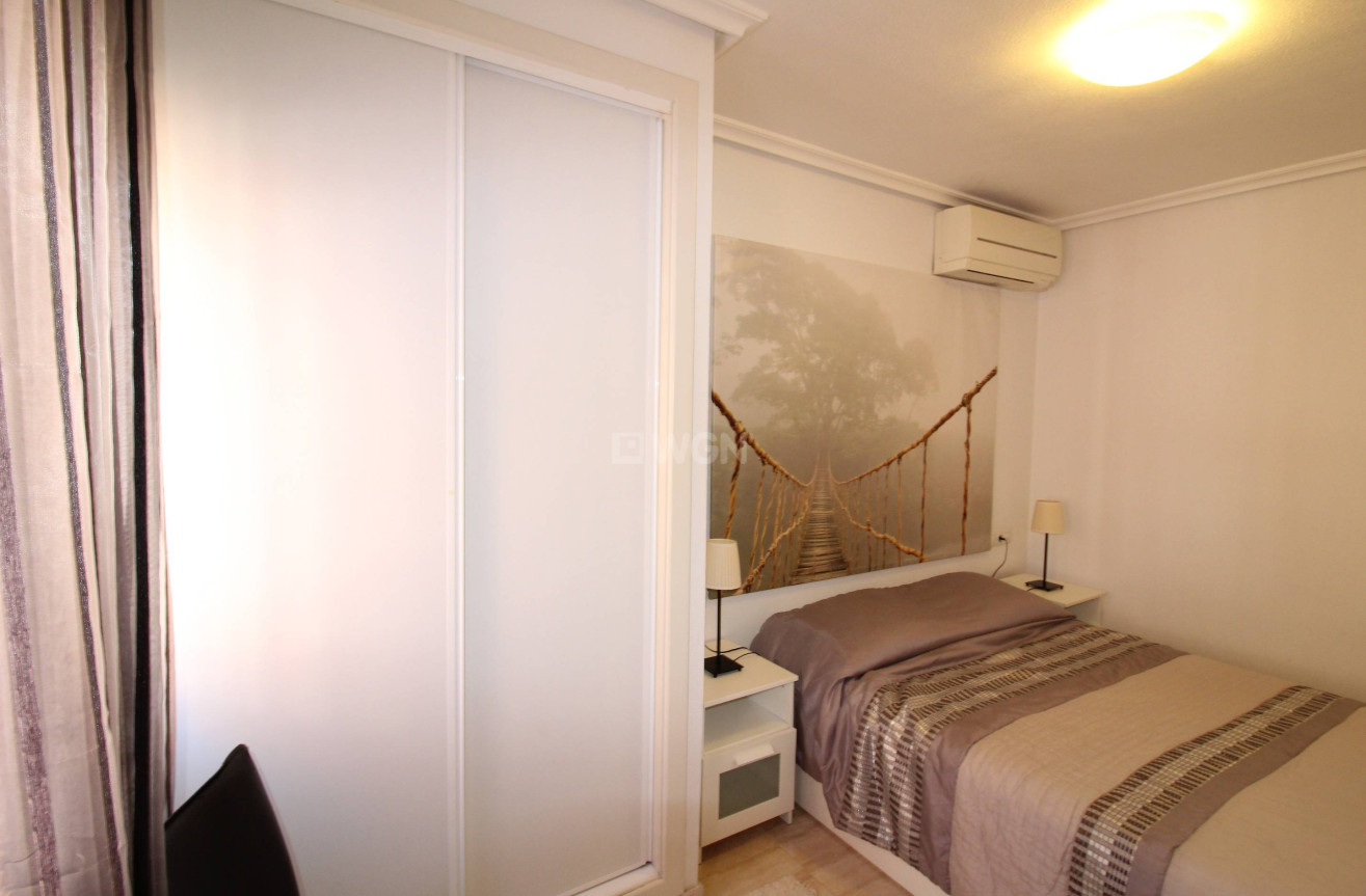 Odsprzedaż - Mieszkanie w bloku - Torrevieja - Centro