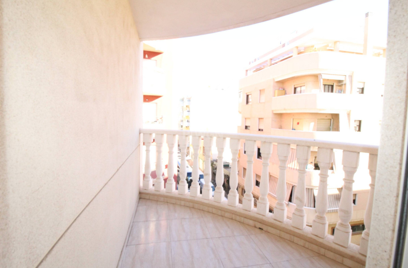 Odsprzedaż - Mieszkanie w bloku - Torrevieja - Centro