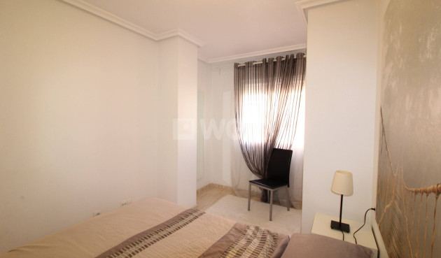 Odsprzedaż - Mieszkanie w bloku - Torrevieja - Centro