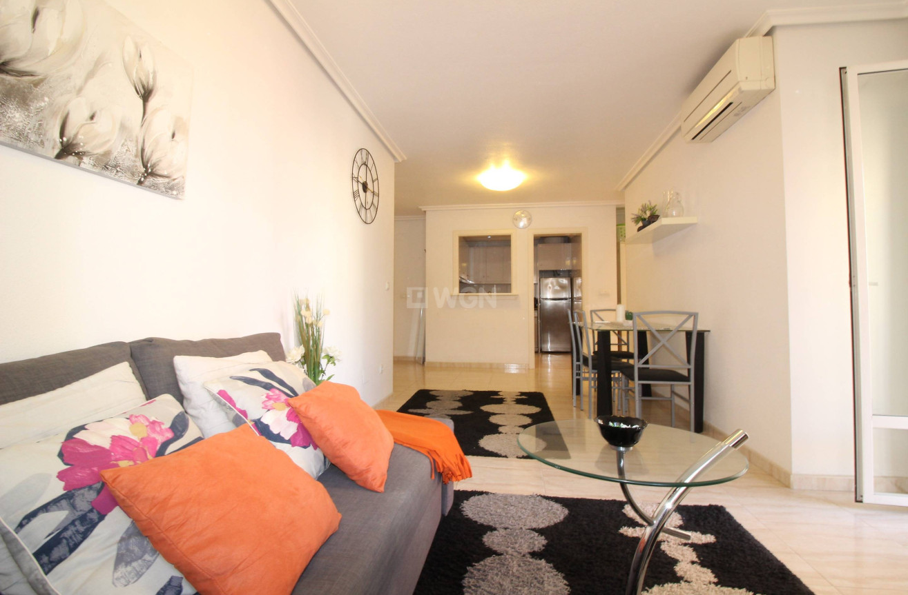 Odsprzedaż - Mieszkanie w bloku - Torrevieja - Centro