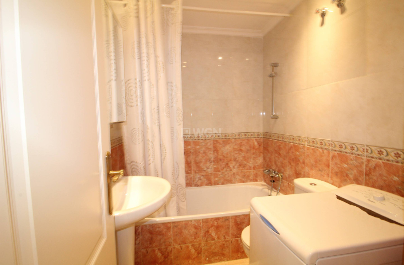 Odsprzedaż - Mieszkanie w bloku - Torrevieja - Centro