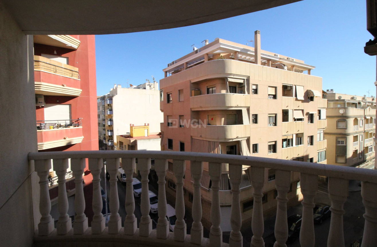 Odsprzedaż - Mieszkanie w bloku - Torrevieja - Centro