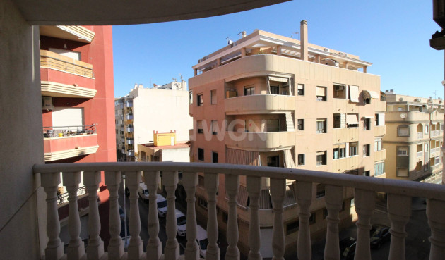 Odsprzedaż - Mieszkanie w bloku - Torrevieja - Centro