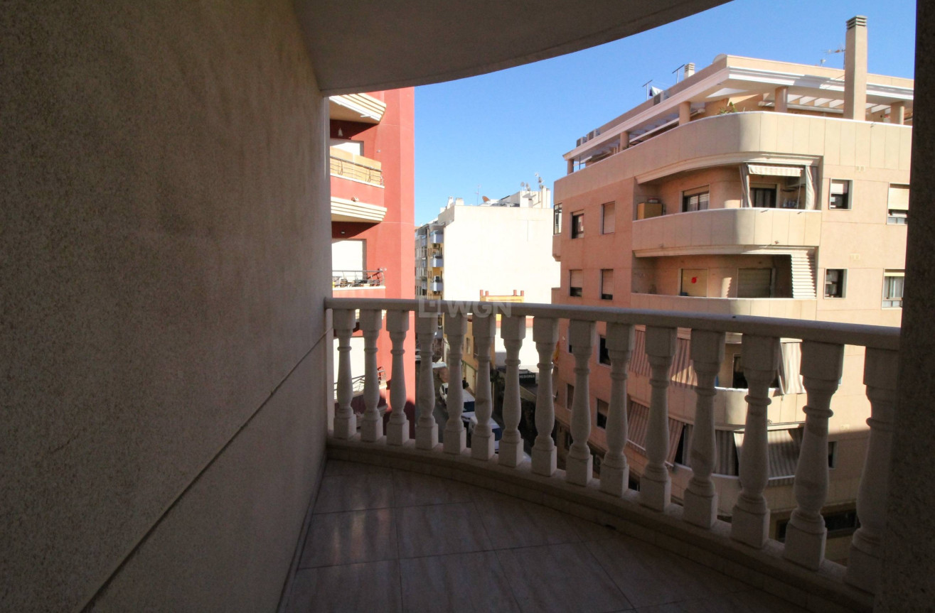 Odsprzedaż - Mieszkanie w bloku - Torrevieja - Centro