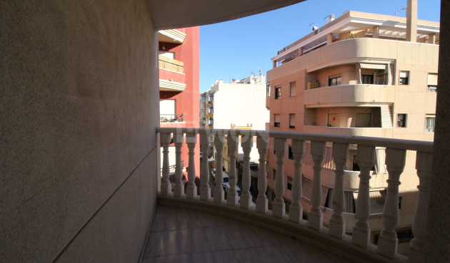 Odsprzedaż - Mieszkanie w bloku - Torrevieja - Centro