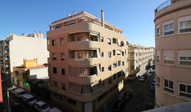Odsprzedaż - Mieszkanie w bloku - Torrevieja - Centro