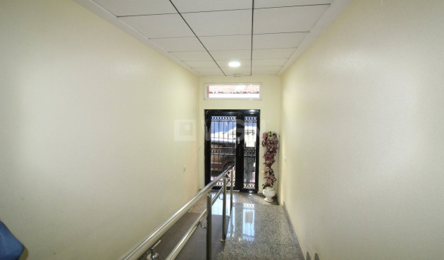 Odsprzedaż - Mieszkanie w bloku - Torrevieja - Centro