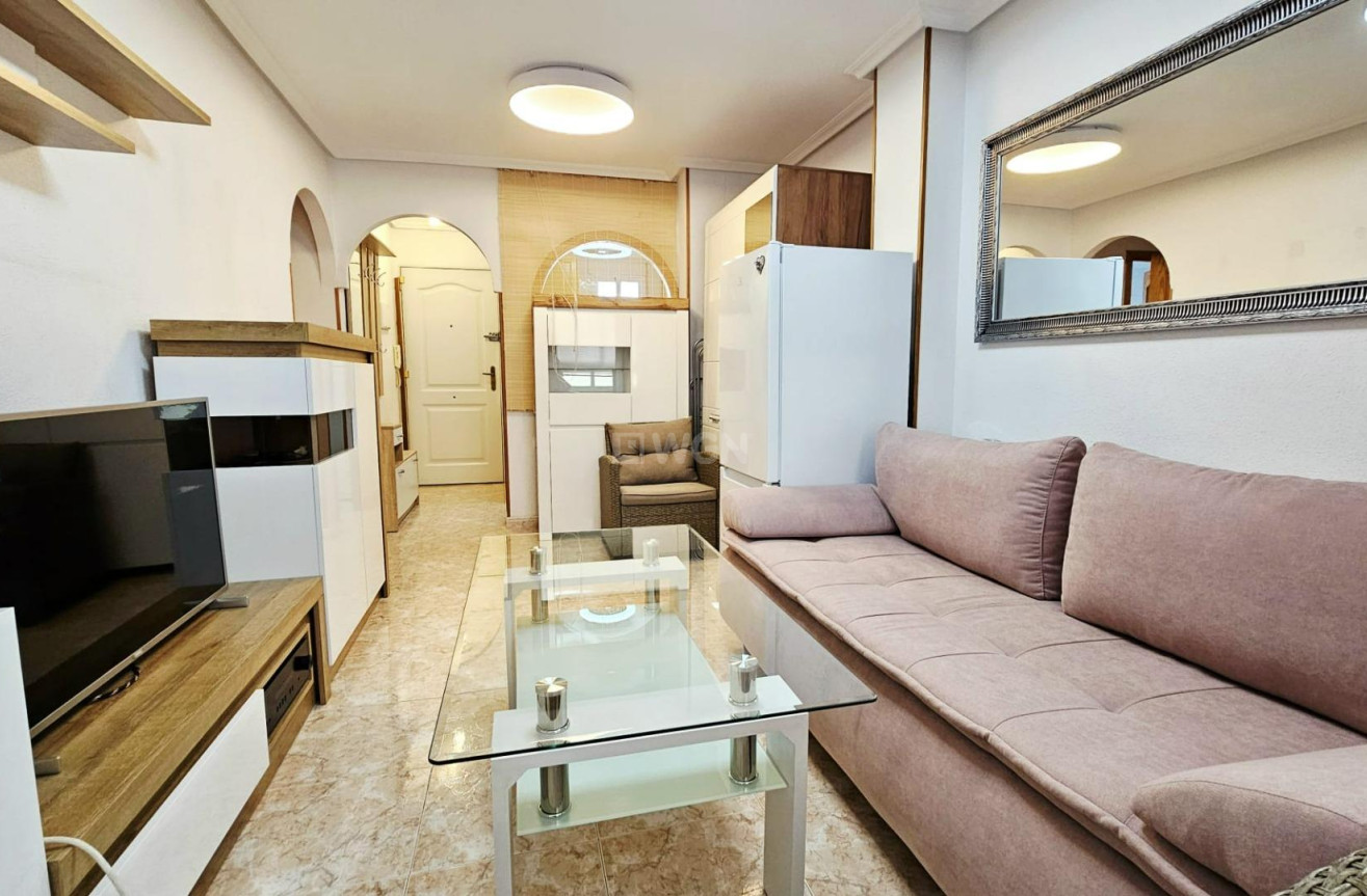 Odsprzedaż - Mieszkanie w bloku - Torrevieja - Nueva Torrevieja