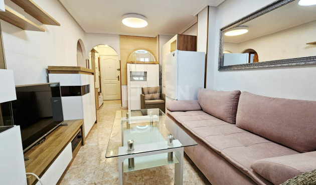 Odsprzedaż - Mieszkanie w bloku - Torrevieja - Nueva Torrevieja