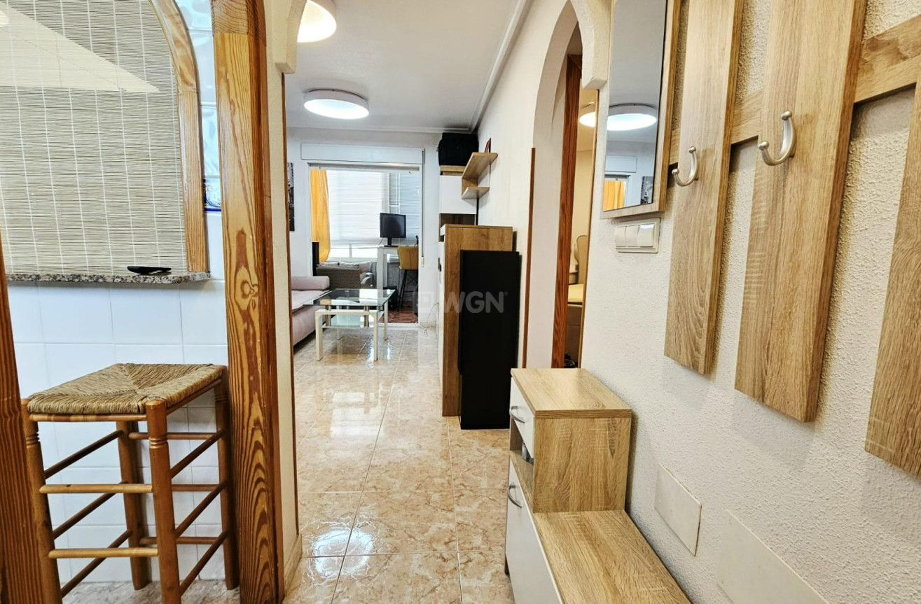 Odsprzedaż - Mieszkanie w bloku - Torrevieja - Nueva Torrevieja