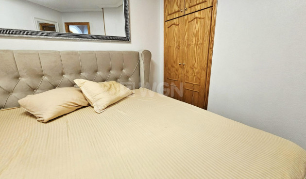 Odsprzedaż - Mieszkanie w bloku - Torrevieja - Nueva Torrevieja