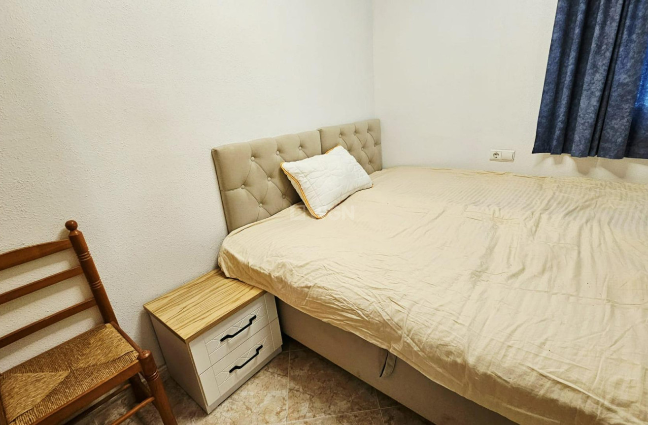 Odsprzedaż - Mieszkanie w bloku - Torrevieja - Nueva Torrevieja