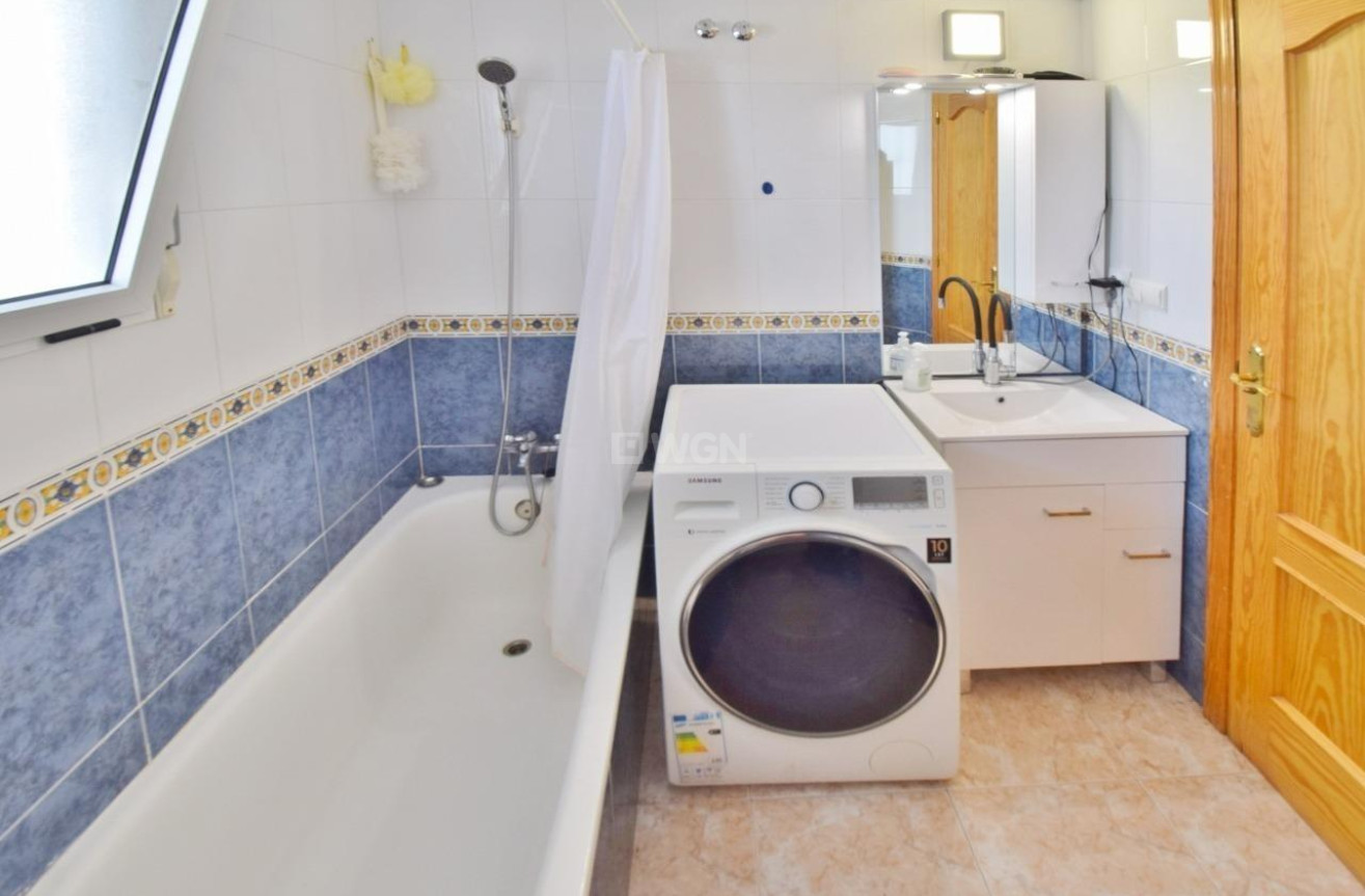 Odsprzedaż - Mieszkanie w bloku - Torrevieja - Nueva Torrevieja