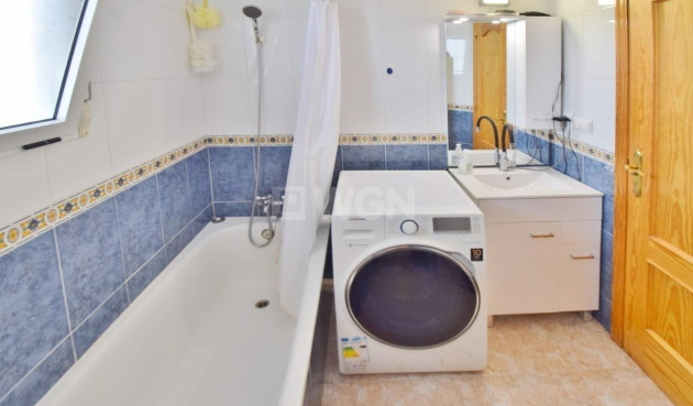 Odsprzedaż - Mieszkanie w bloku - Torrevieja - Nueva Torrevieja