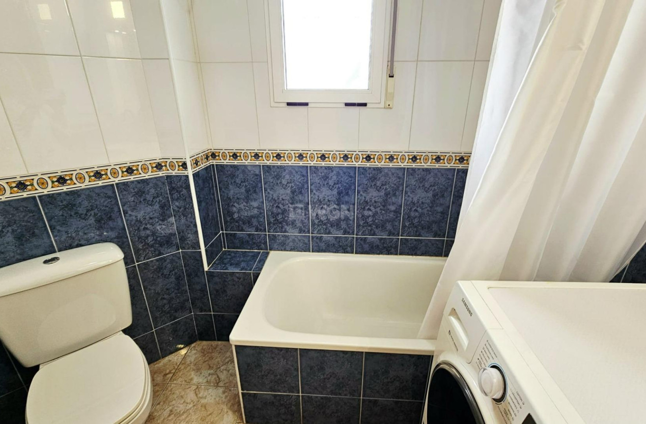 Odsprzedaż - Mieszkanie w bloku - Torrevieja - Nueva Torrevieja