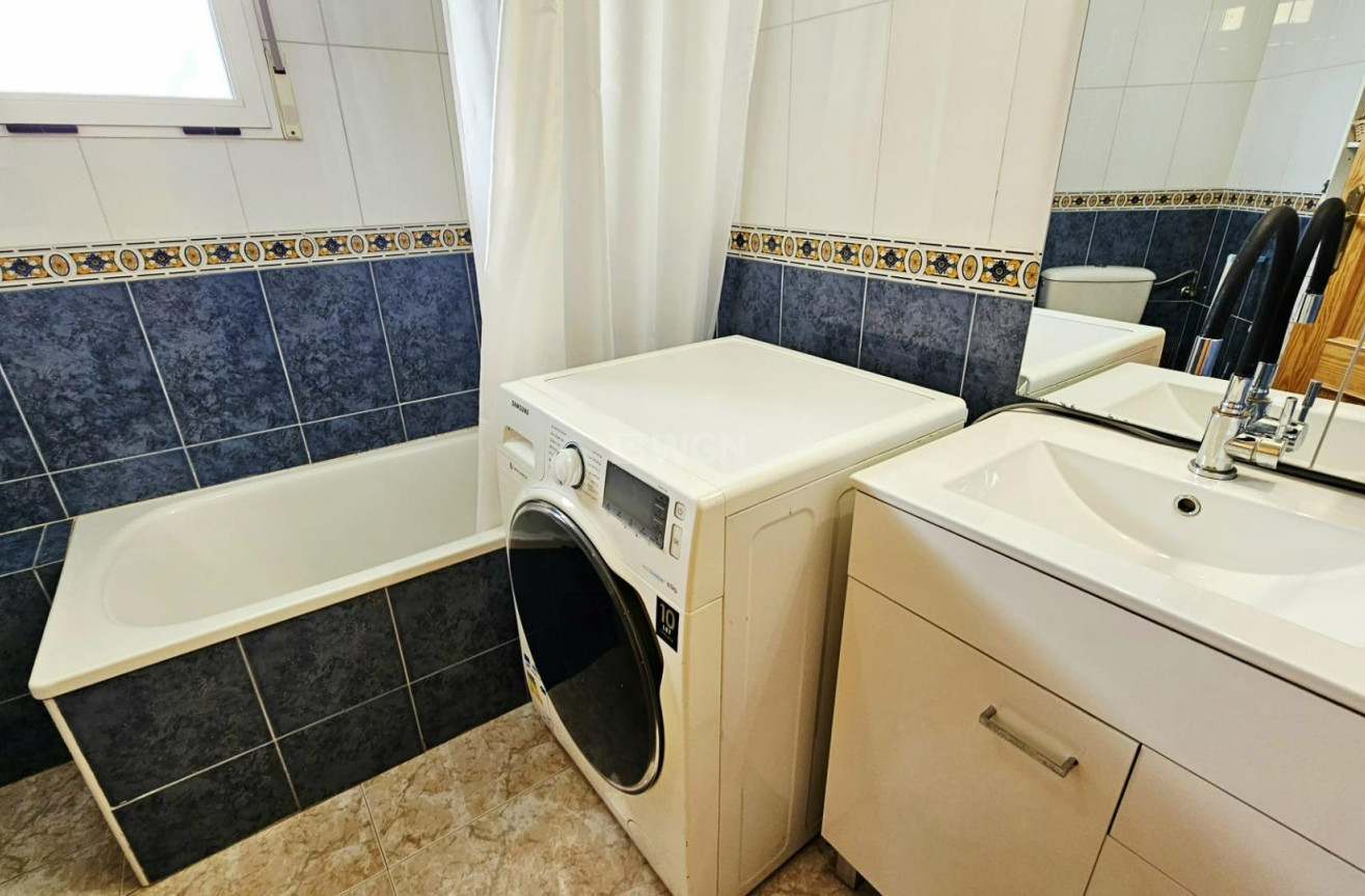 Odsprzedaż - Mieszkanie w bloku - Torrevieja - Nueva Torrevieja