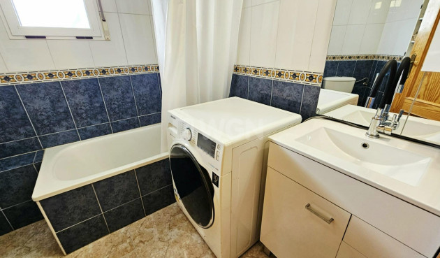 Odsprzedaż - Mieszkanie w bloku - Torrevieja - Nueva Torrevieja