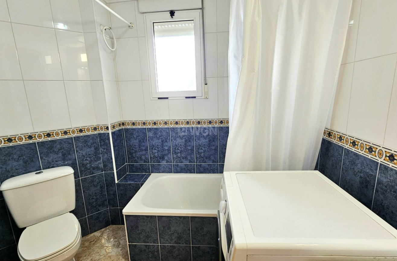 Odsprzedaż - Mieszkanie w bloku - Torrevieja - Nueva Torrevieja