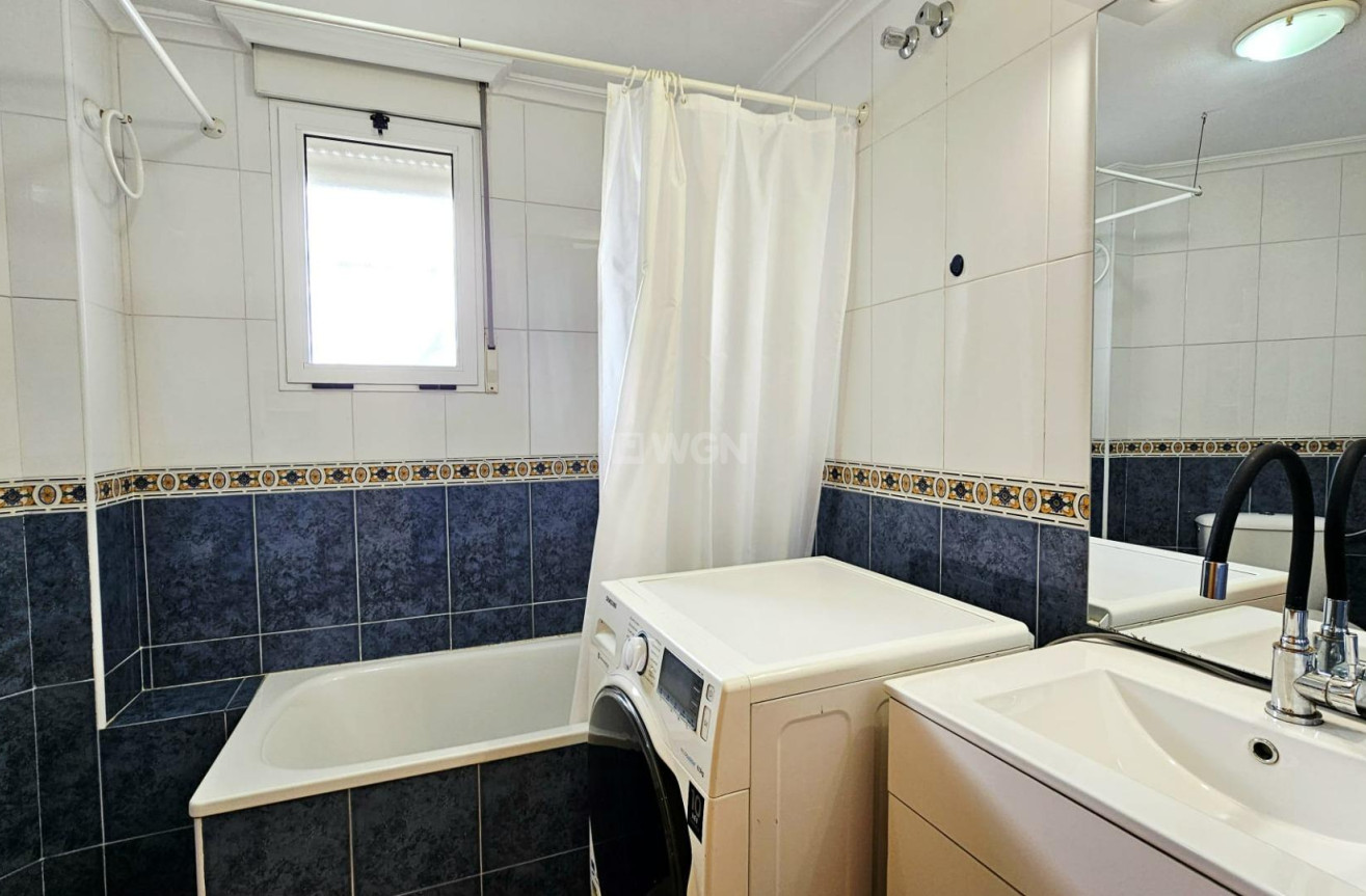 Odsprzedaż - Mieszkanie w bloku - Torrevieja - Nueva Torrevieja