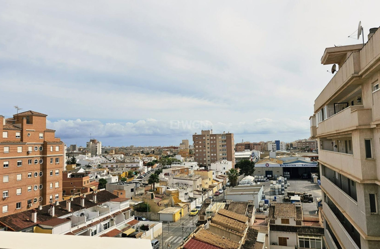 Odsprzedaż - Mieszkanie w bloku - Torrevieja - Nueva Torrevieja