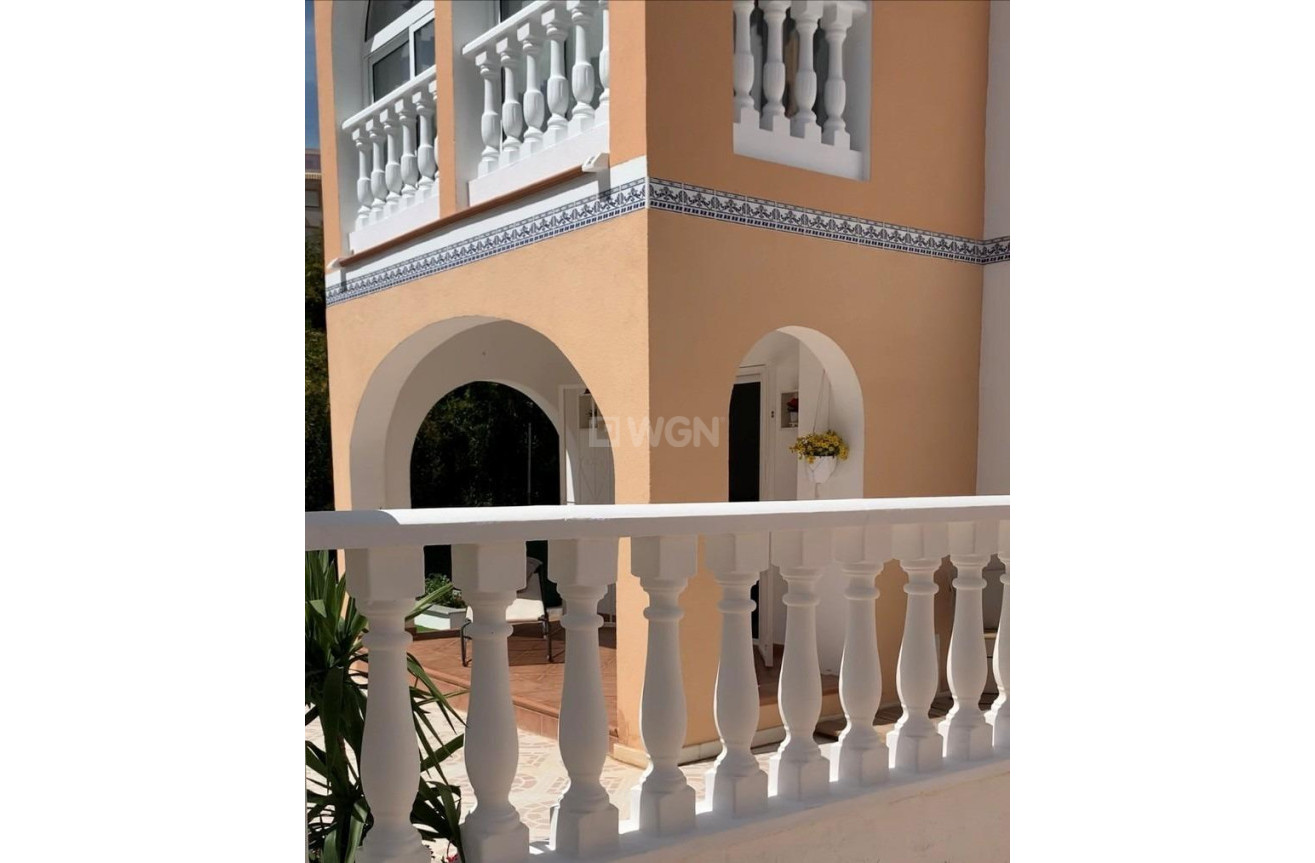 Odsprzedaż - Mieszkanie w bloku - Torrevieja - La Mata