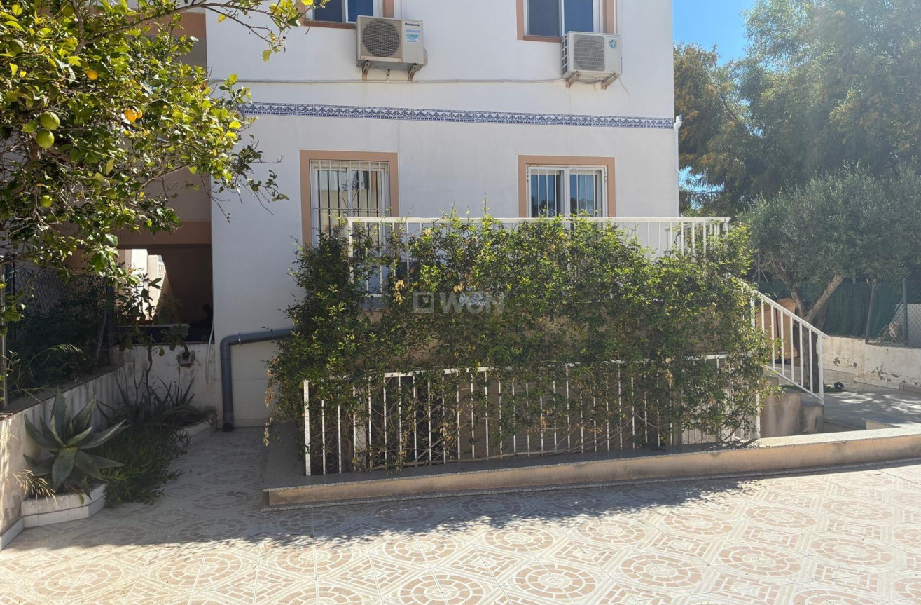 Odsprzedaż - Mieszkanie w bloku - Torrevieja - La Mata