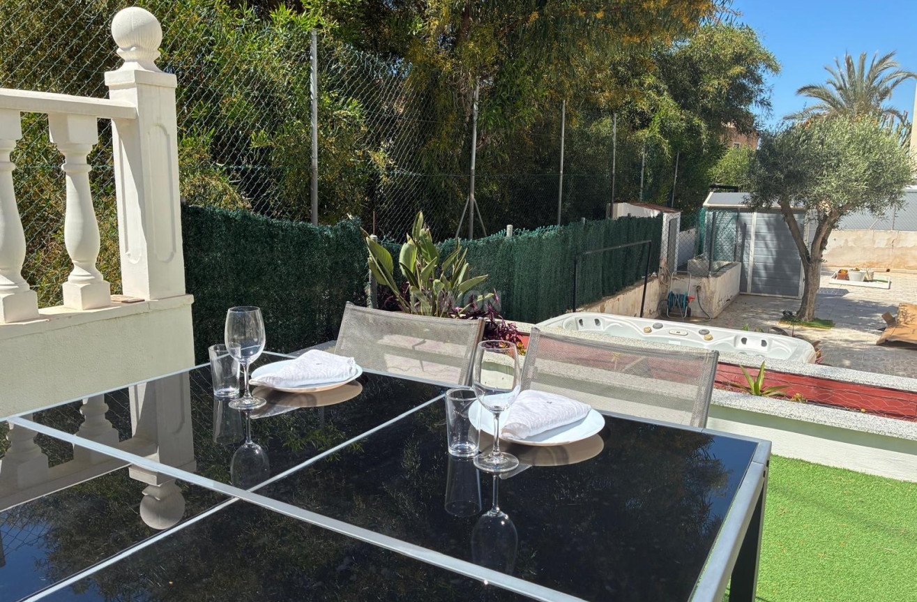 Odsprzedaż - Mieszkanie w bloku - Torrevieja - La Mata