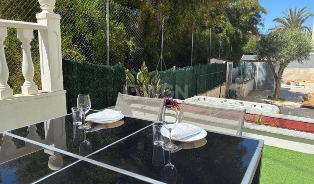 Odsprzedaż - Mieszkanie w bloku - Torrevieja - La Mata