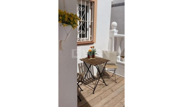 Odsprzedaż - Mieszkanie w bloku - Torrevieja - La Mata