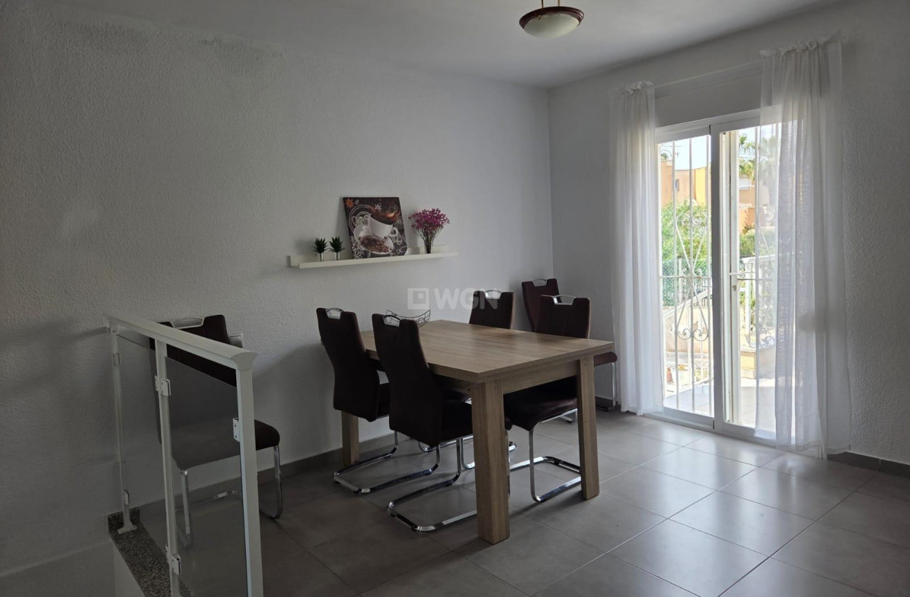 Odsprzedaż - Mieszkanie w bloku - Torrevieja - La Mata