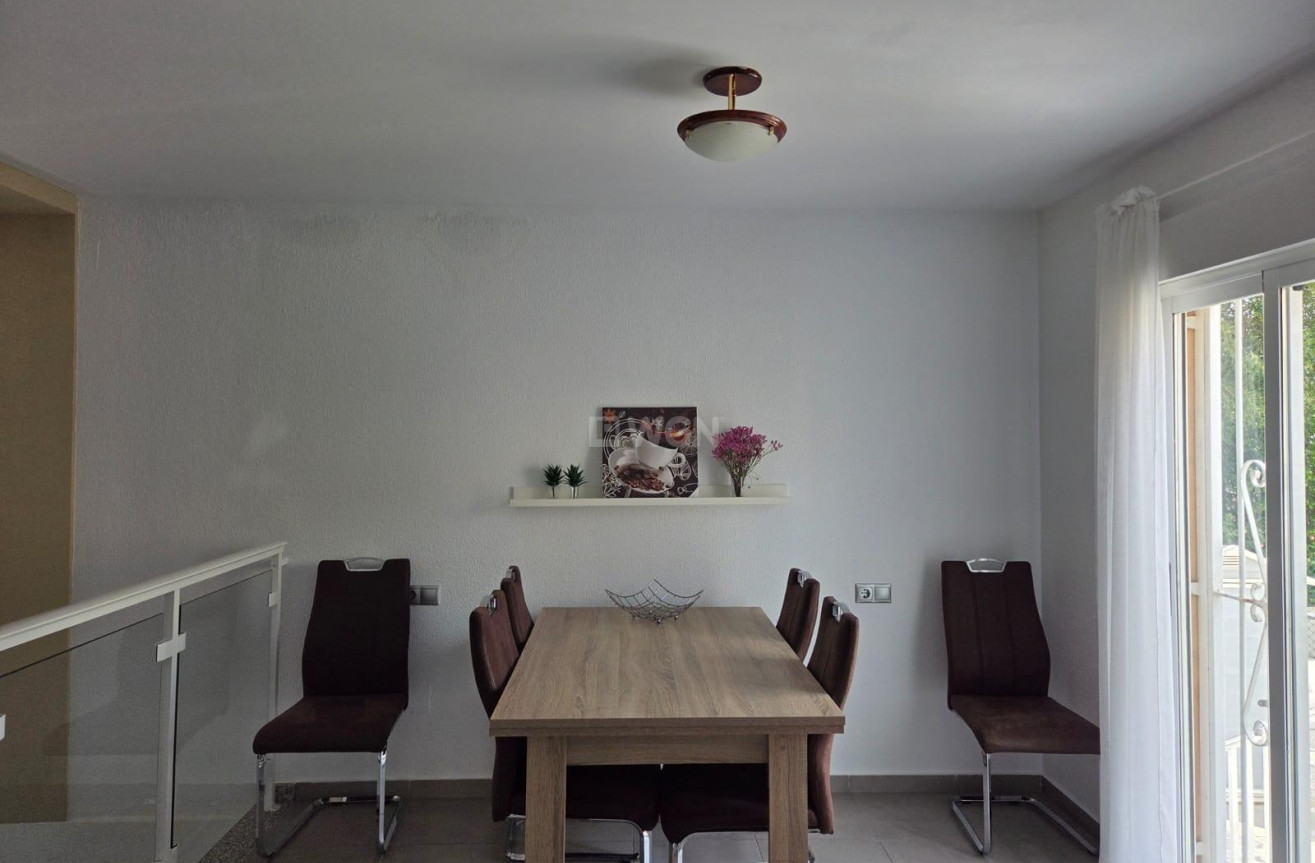 Odsprzedaż - Mieszkanie w bloku - Torrevieja - La Mata