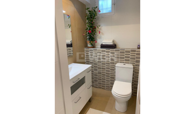 Odsprzedaż - Mieszkanie w bloku - Torrevieja - La Mata
