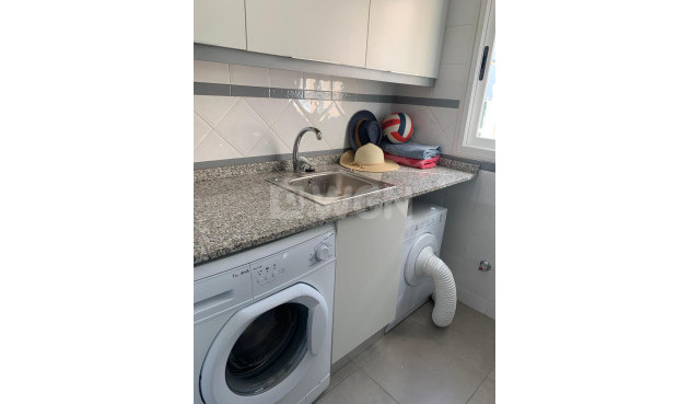 Odsprzedaż - Mieszkanie w bloku - Torrevieja - La Mata