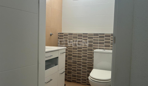 Odsprzedaż - Mieszkanie w bloku - Torrevieja - La Mata