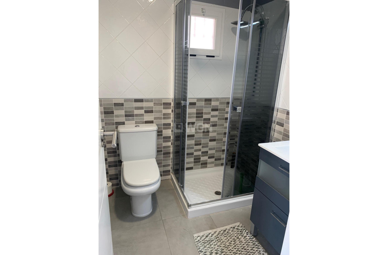 Odsprzedaż - Mieszkanie w bloku - Torrevieja - La Mata