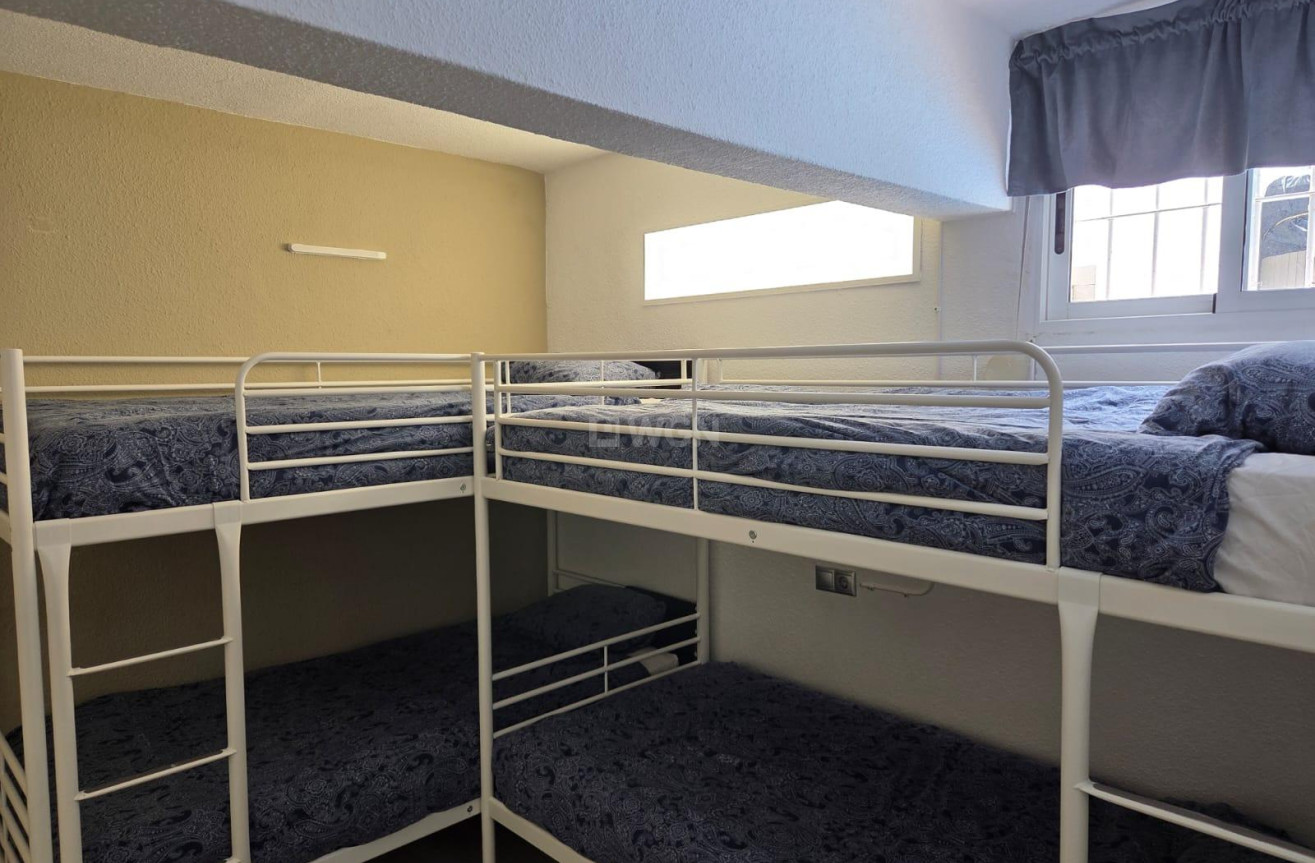 Odsprzedaż - Mieszkanie w bloku - Torrevieja - La Mata