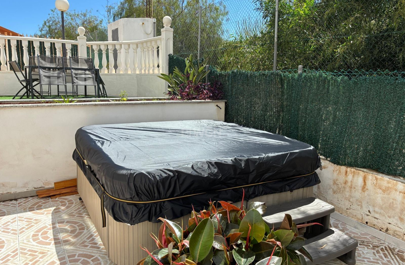 Odsprzedaż - Mieszkanie w bloku - Torrevieja - La Mata