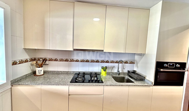 Odsprzedaż - Mieszkanie w bloku - Torrevieja - Costa Blanca