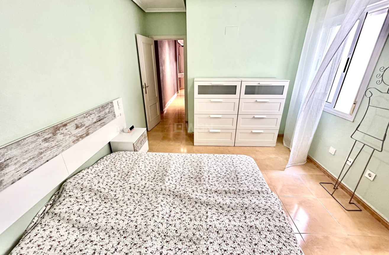 Odsprzedaż - Mieszkanie w bloku - Torrevieja - Costa Blanca