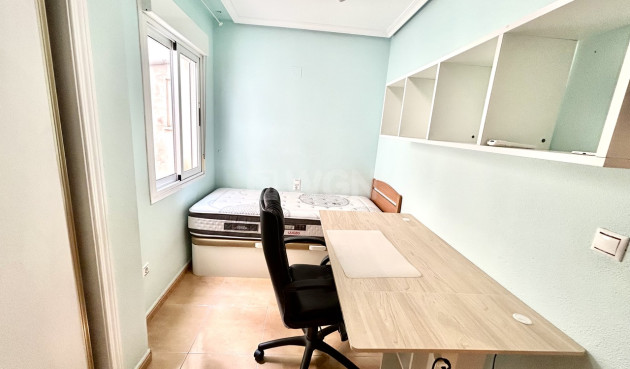 Odsprzedaż - Mieszkanie w bloku - Torrevieja - Costa Blanca