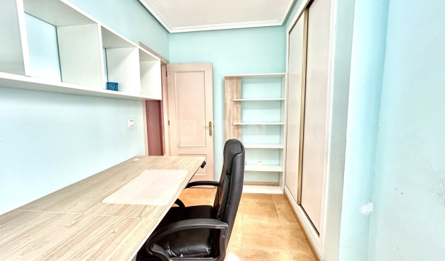 Odsprzedaż - Mieszkanie w bloku - Torrevieja - Costa Blanca
