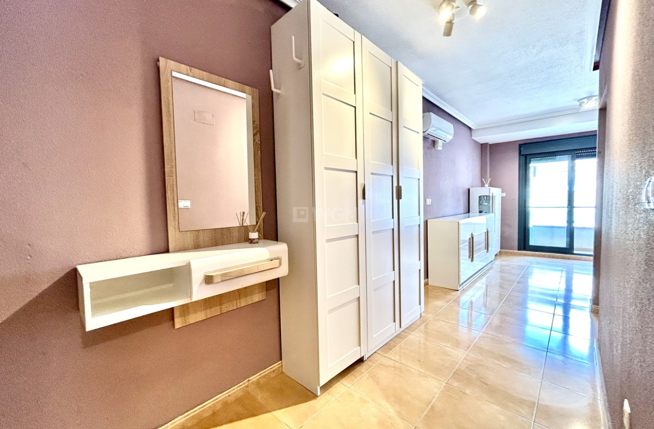 Odsprzedaż - Mieszkanie w bloku - Torrevieja - Costa Blanca