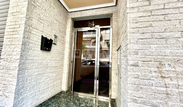 Odsprzedaż - Mieszkanie w bloku - Torrevieja - Costa Blanca